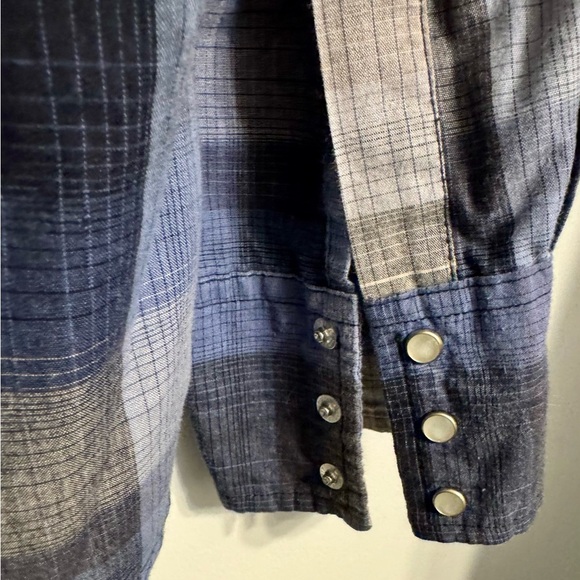 Wrancher by Wrangler Men's Pearl Snap Button Up Shirt - Size Medium - Picture 6 of 6